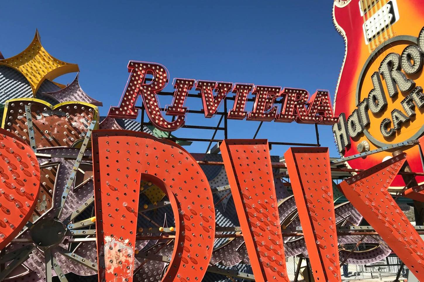 Der Neon Boneyard