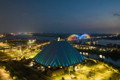 Imposanter Anblick: Die Memphis Pyramid bei Nacht